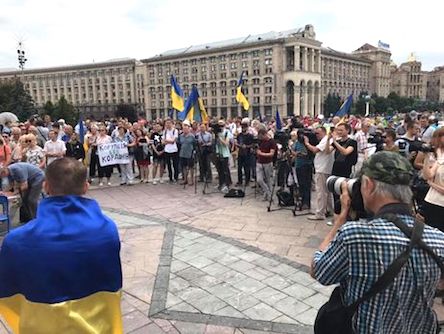 Свежие новости: На Майдане проходит вече в поддержку Саакашвили