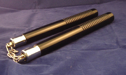 Свежие новости: Мужчина с нунчаками приставал к прохожим в Николаеве