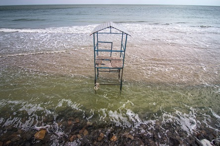 Свежие новости: В Одессе шторм смыл несколько пляжей