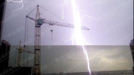 Свежие новости: Непогода в Одессе: удары молний и поваленные деревья