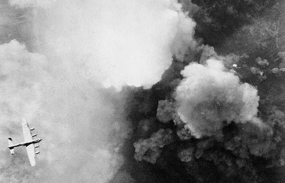 Фото новости: Жители Николаева показали последствия авиаудара Свежие новости: Жители Николаева показали последствия авиаудара