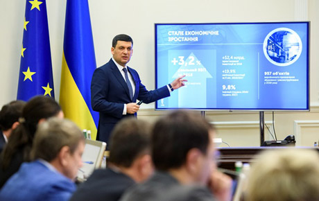 Фото новости: Кабмин назвал зарплату Гройсмана Свежие новости: Кабмин назвал зарплату Гройсмана
