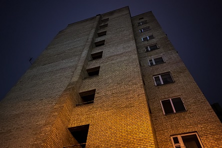 Свежие новости: ФОТО: В Киеве молодая мама выбросилась из окна 10 этажа