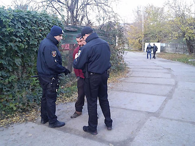 Свежие новости: В Николаеве полиция проверила микрорайон Ялты: незаконная торговля самогоном, хранение оружия и семейные дебоши