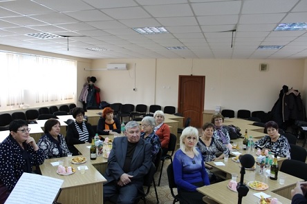 Свежие новости: ФОТО: Міський голова Южноукраїнська Віктор Пароконний привітав колег з Днем місцевого самоврядування