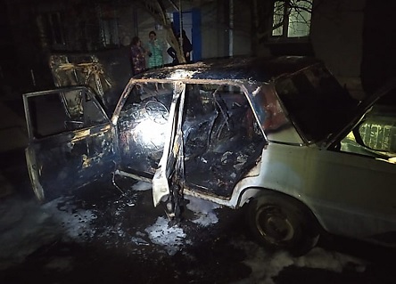 Свежие новости: ФОТО: На Николаевщине во дворе дома горел автомобиль