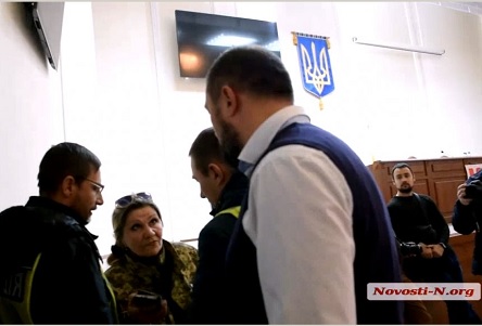 Фото новости: ВИДЕО: Представительница «добробата» пообещала депутату облсовета, что «застрелит его, *уку» Свежие новости: ВИДЕО: Представительница «добробата» пообещала депутату облсовета, что «застрелит его, *уку»