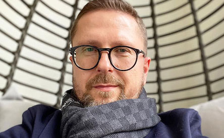 Свежие новости: Шарий показал постановление о закрытии уголовного производства против него в деле о расстреле автомобиля