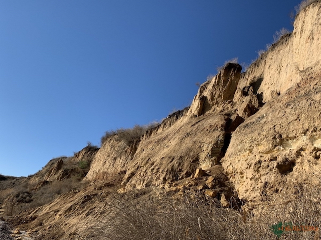 Свежие новости: В Рыбаковке на берегу моря произошел оползень