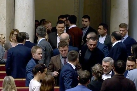 Свежие новости: ВИДЕО: Двое нардепов от «Слуги народа» подрались из-за женщины, которую оскорбил один из них