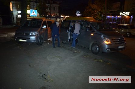 Свежие новости: В центре Николаева в аварию попала группа туристов из Швейцарии