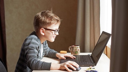 Фото новости: В Минобразования объяснили ошибки в онлайн-уроках Свежие новости: В Минобразования объяснили ошибки в онлайн-уроках