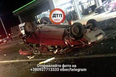 Свежие новости: Смертельное шоссе: в Киеве ДТП с опрокидыванием и погибшим