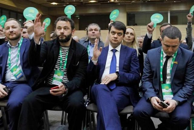 Свежие новости: «Слуга народа» назначила внеочередной съезд на 29 августа