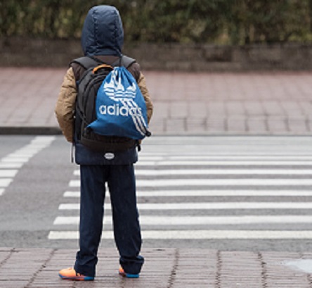 Свежие новости: ВИДЕО: В центре Киева Renault сбил маленького мальчика, который выбежал на дорогу