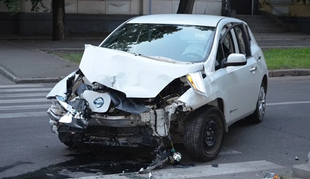 Свежие новости: В центре Николаева столкнулись «Ниссан» и «Фольксваген» - женщину с ребенком увезла «скорая»