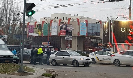 Свежие новости: В центре Николаева автомобильная пробка из-за мелкого ДТП