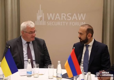 Свіжі новини: Україна та Вірменія обговорили розширення торгівлі й перспективи миру: Сибіга запросив Мирзояна до Києва
