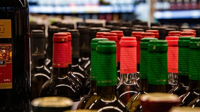 Свежие новости: Мешканку Миколаївщини віддали під суд за незаконний продаж контрафактного алкоголю