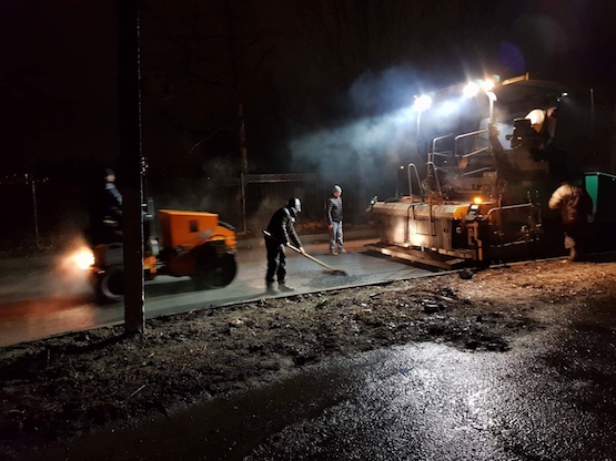 Свежие новости: В Николаеве одесская фирма во время дождя в лужи уложила асфальт, спеша сделать работы в сроки