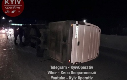 Свежие новости: Под Киевом перевернулась маршрутка с пассажирами
