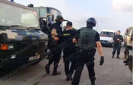 Свежие новости: Семен Семенченко: Автобус заблокували, будемо там вночі «Хрін вам а не поліцейська держава»