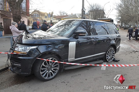 Фото новости: Водителя «Range Rover», который протаранил в центре Николаева «маршрутку», госпитализировали Свежие новости: Водителя «Range Rover», который протаранил в центре Николаева «маршрутку», госпитализировали