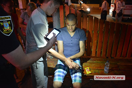 Свежие новости: На остановке в Николаеве пьяная компания жестоко избила пассажира