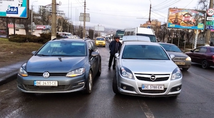 Свежие новости: В Николаеве у моста столкнулись легковые автомобили