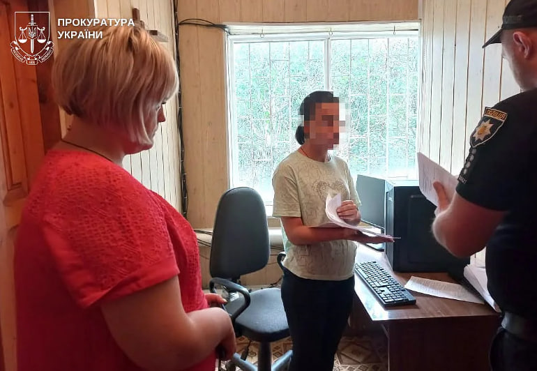 Свежие новости: «Годували» дітей, поки школи стояли зачинені: чиновницю на Миколаївщині підозрюють у розтраті