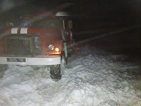 Свежие новости: За прошедшие сутки спасатели Николаевщины вытащили из снежных заносов «скорую» и микроавтобус