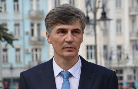 Свежие новости: Нардеп потребовал от министра Омеляна уволить директора порта «Южный», которого подозревают в коррупции