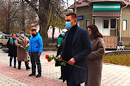 Свежие новости: Вознесенці відзначили День гідності та свободи покладанням квітів