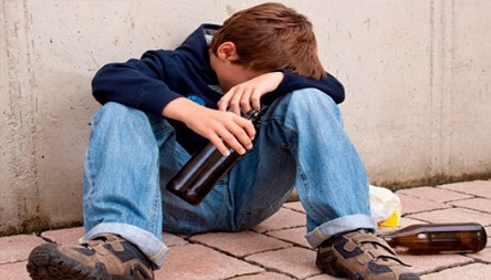 Свежие новости: Киевские школьники пили коньяк на перемене