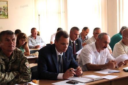 Свежие новости: В Очакове депутаты хотели уволить заместителя мэра за проблемы с алкоголем, пиар и вранье, но мэр ветировал решение