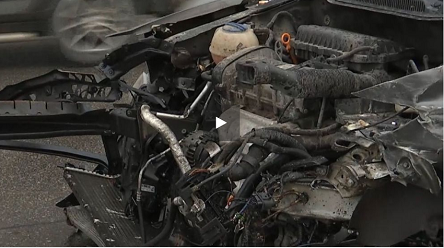 Свежие новости: ДТП в Киеве: переднюю часть легковушки оторвал микроавтобус