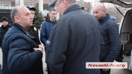 Свежие новости: В Николаеве за агитматериал Вилкула в людей бросили презерватив с зеленкой