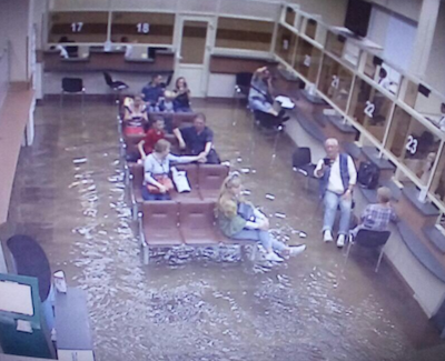 Свежие новости: В России потоп превратил улицы города в бурлящие реки: появились фото и видео