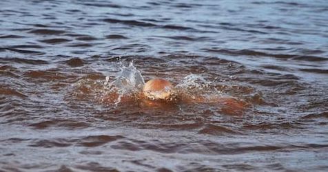 Фото новости: В Николаеве пришлось спасать пьяного, который пытался переплыть Южный Буг Свежие новости: В Николаеве пришлось спасать пьяного, который пытался переплыть Южный Буг