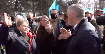 Свежие новости: Николаевцы собрались на площадь на протест против карантинных ограничений