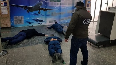 Свежие новости: В Херсоне банда таможенников получала взятки по $4000 за смену