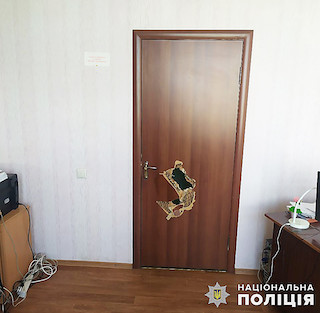 Свежие новости: В Миколаєві п’яний робітник влаштував погром в комунальному підприємстві та погрожував ножем