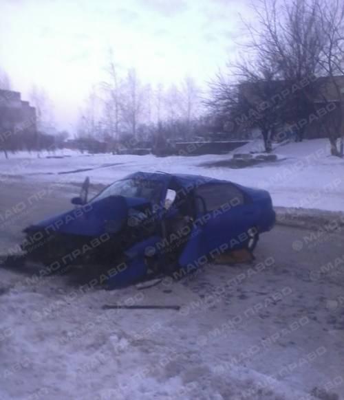 Свежие новости: Страшная авария на улице Дружбы Народов: иномарка врезалась в столб