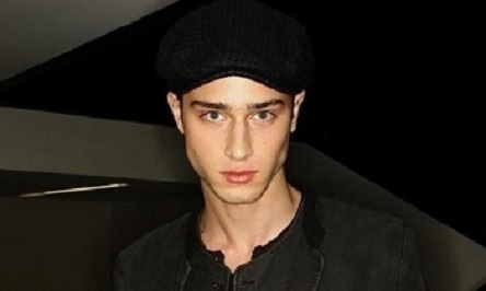 Свежие новости: Высокий зеленоглазый армянин, которому доверили Prada, Armani, Kenzo и Louis Vuitton