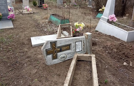 Свежие новости: Нічого святого - у Доманівці судитимуть двох вандалів за наруги над могилами