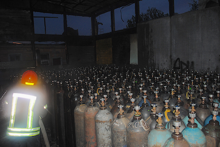 Свежие новости: В Николаеве ликвидировали пожар в складе с кислородными баллонами