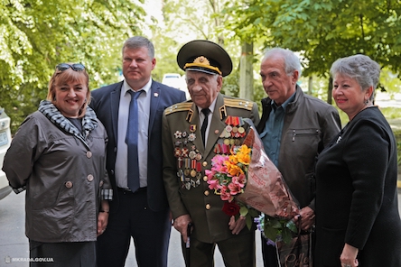 Свежие новости: 74 роки пам'яті: міський голова Олександр Сєнкевич відвідав ветеранів, які брали участь у бойових діях Другої світової