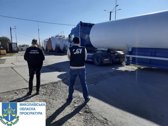 Фото новости: У Первомайську закрили незаконну АЗС: її керівництву повідомили про підозру Свежие новости: У Первомайську закрили незаконну АЗС: її керівництву повідомили про підозру