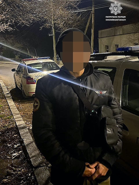 Свежие новости: Николаевские патрульные ночью задержали двух мужчин с наркотиками