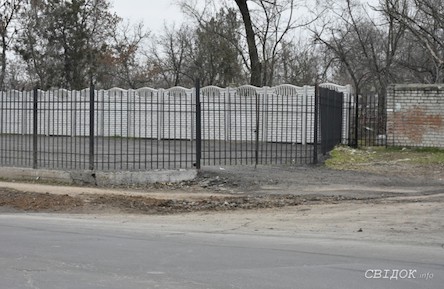 Свежие новости: В скандальном вопросе о стоянке возле кладбища в Николаеве поставлена точка